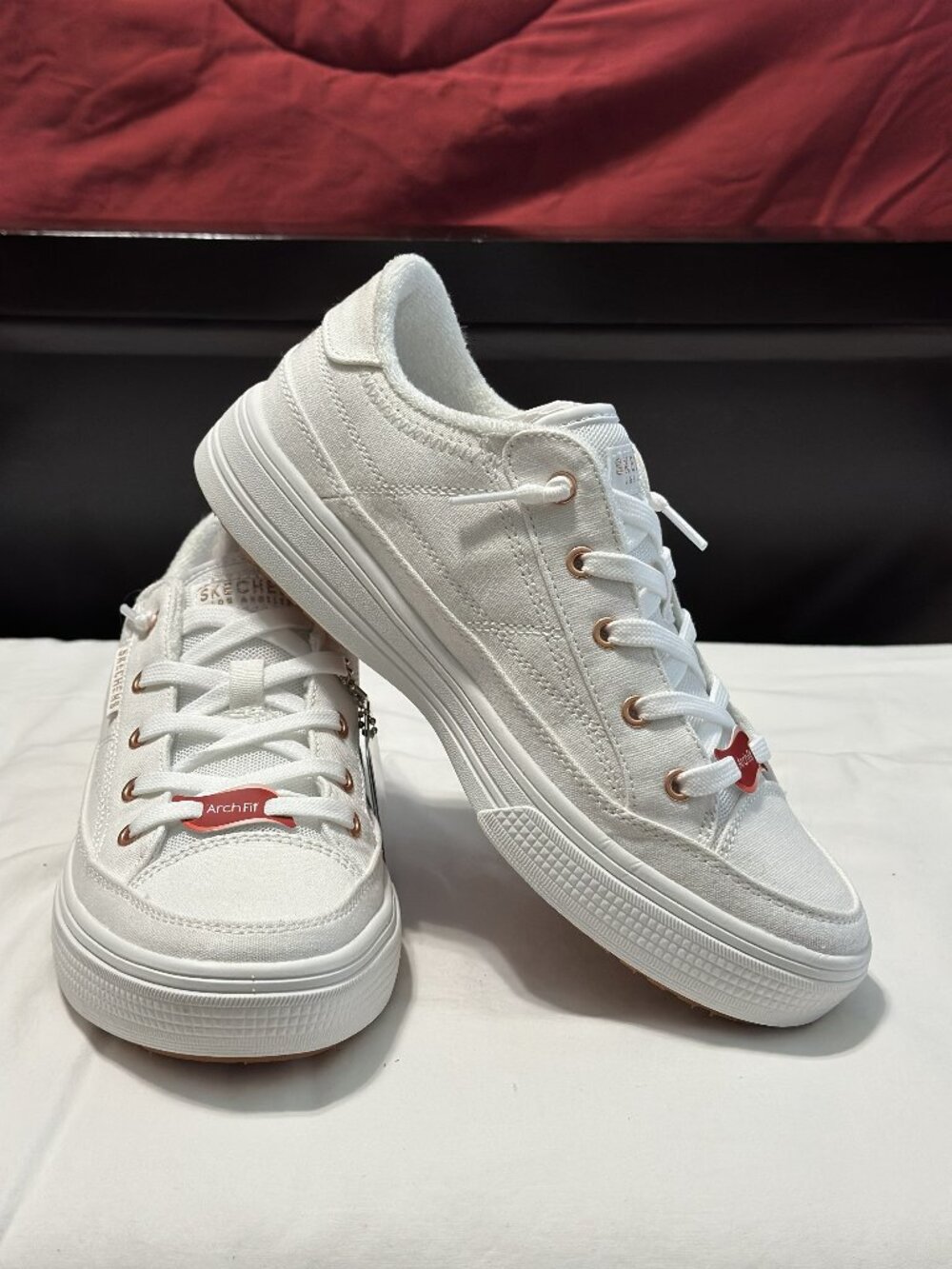 Skechers Womens Size 7.5 White Canvas Meet Ya There Sneakers